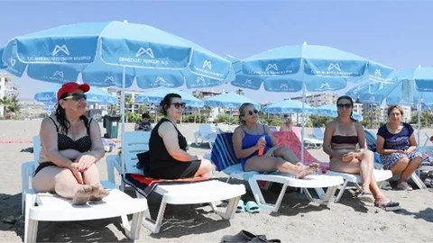 MERSİN’DE EMEKLİLER BÜYÜKŞEHİR’LE ‘YAZA MERHABA’ DEDİ