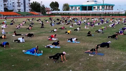 Toroslar’da 300 Kadın Yoga Yaptı