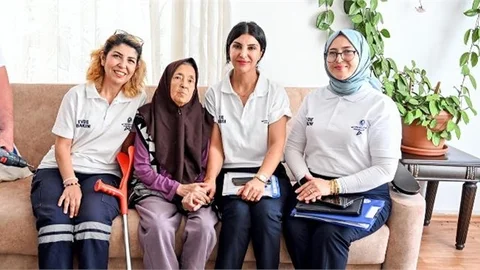 BÜYÜKŞEHİR, YAŞLI VATANDAŞLARA ‘EVLAT SEVGİSİYLE’ DESTEK OLUYOR