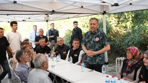 BAKAN YERLİKAYA, BILECİK'TE YANGINDAN ETKİLENEN VATANDAŞLARI ZİYARET ETTİ