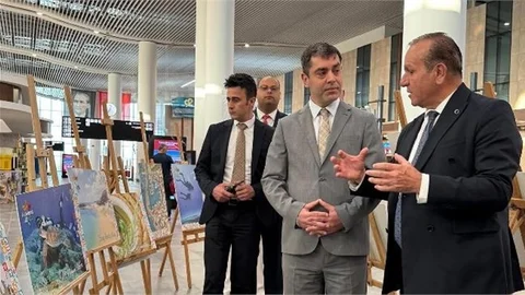 ÇUKUROVA ULUSLARARASI HAVALİMANI’NDA "ADA KIBRIS" RESİM SERGİSİ BÜYÜK İLGİ GÖRDÜ