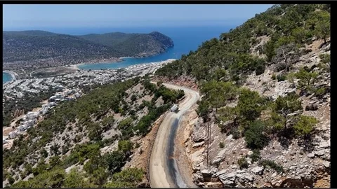 YEŞİLOVACIK’TA YILLARIN YOL SORUNU ÇÖZÜLDÜ