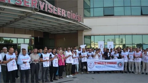 Tarsus Devlet Hastanesi Önünde Şehitler Dualarla Anıldı