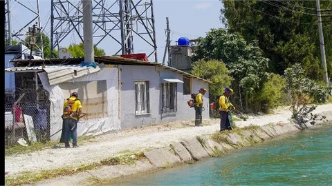 TARSUS BELEDİYESİ’NDEN HAL YOLU VE ANA CADDELERDE TİTİZ TEMİZLİK