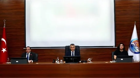 VALİ TOROS "MERSİN'DE 231 MİLYAR 205 MİLYON 342 BİN TL BEDELLİ 469 PROJE YÜRÜTÜLÜYOR"