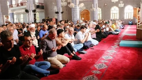 MERSİN'DE 15 TEMMUZ ŞEHİTLERİ İÇİN MEVLİD OKUTULDU