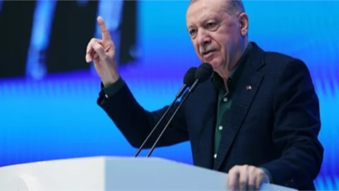 "BUGÜN BÜYÜK VE GÜÇLÜ TÜRKİYE'NİN ŞAFAĞI SÖKÜYOR"