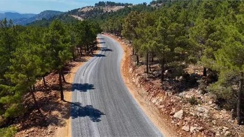 GÜLNAR'DA KIRSALDAKİ 30 KİLOMETRELİK GRUP YOLUNU YENİLENİYOR