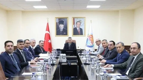 MERSİN'DE YÜRÜTÜLEN PROJE VE YATIRIMLAR DEĞERLENDİRİLDİ