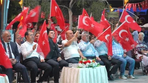 TARSUS'TA 15 TEMMUZ DEMOKRASİ NÖBETİ TUTULDU