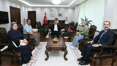 VALİ TOROS, ŞEHİT PİYADE UZMAN ÇAVUŞ REMZİ NİŞAN’ IN EŞİ NESLİHAN SEVGİ NİŞAN İLE GÖRÜŞTÜ