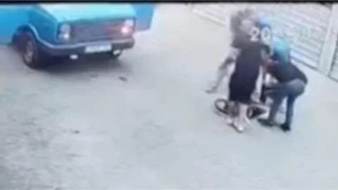 Yola Aniden Çıkan Bisikletli Çocuğa Kamyonet Çarptı