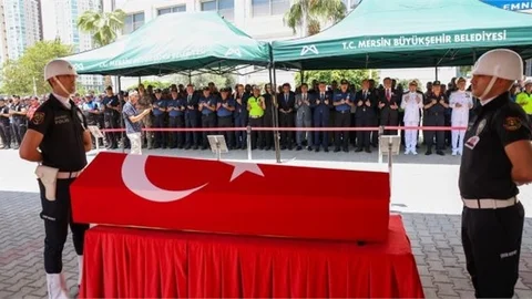 VALİ  TOROS, POLİS MEMURU SELÇUK PEKER İÇİN DÜZENLENEN CENAZE TÖRENİNE KATILDI