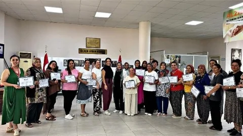 TARSUS SAĞLIKLI HAYAT MERKEZİ ÜLKER AYDIN YAŞLI DAYANIŞMA EVİ'NDE SAĞLIK EĞİTİMİ VERDİ