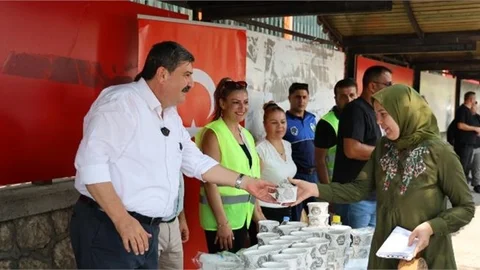 GELENEKSEL AŞURE İKRAMI YOĞUN İLGİ GÖRDÜ