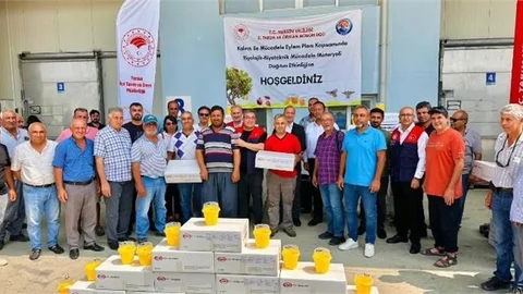 TARSUS'TA 130 ÜRETİCİYE 5 BİN ADET TUZAK DAĞITILDI