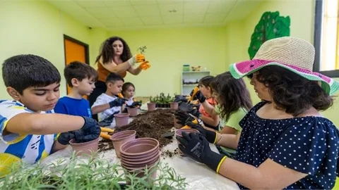 BÜYÜKŞEHİR’İN TOROSLAR’DA HAYATA GEÇİRDİĞİ KAMPÜS’TE ÇOCUKLAR GELECEĞE HAZIRLANIYOR