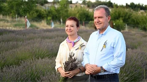 BAŞKAN SEÇER VE MERAL SEÇER, ‘7. LAVANTA HASAT ŞENLİĞİ’NE KATILDI