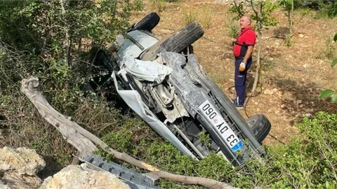 OTOMOBİL 20 METRE AŞAĞIYA UÇTU, 5 KİŞİ YARALANDI