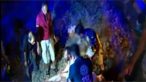 AYAĞI MOTOSİKLET JANTINA SIKIŞAN SÜRÜCÜYÜ İTFAİYE KURTARDI