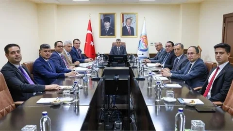 VALİ TOROS,VALİ YARDIMLARI VE İLÇE KAYMAKAMLARIYLA BİRARAYA GELDİ