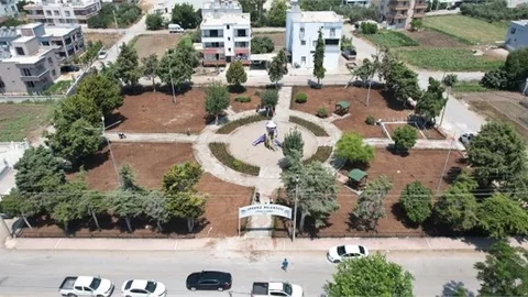 KARADUVAR 1 MAYIS PARKI YENİDEN YEŞERDİ