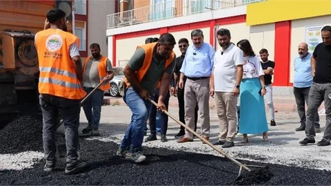 BAŞKAN YILDIZ, YALINAYAK’TA ASFALT BAKIM ÇALIŞMALARINI TAKİP ETTİ