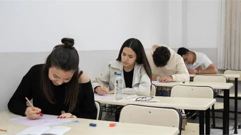 BÜYÜKŞEHİR’İN KURS MERKEZLERİ BAŞARI ÇITASINI YÜKSELTİYOR
