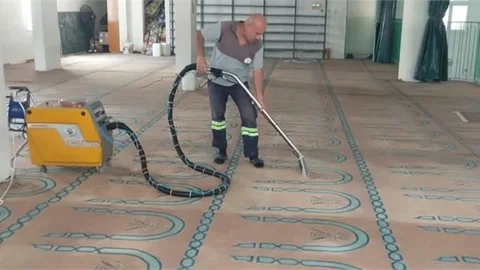 Akdeniz'de Camiler Düzenli Olarak Temizleniyor