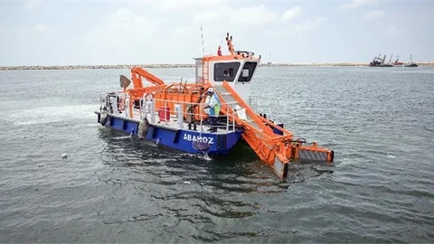 BÜYÜKŞEHİR İLE MERSİN DENİZİ ATIKLARDAN ARINIYOR