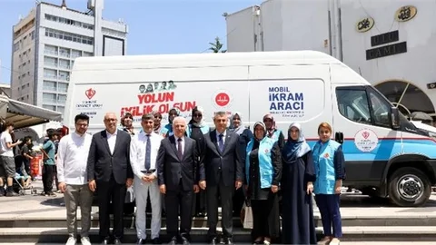 Vali Toros ve Protokol Üyeleri Vatandaşlarla Bir Araya Geldi