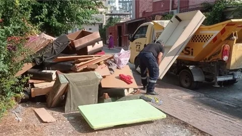 AKDENİZ’DE HER GÜN TONLARCA MOBİLYA, İNŞAAT, TEKSTİL VE TARIMSAL ATIK TOPLANIYOR