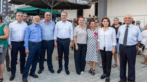 BAŞKAN SEÇER VE MERAL SEÇER MEZİTLİ CEMEVİ’NİN ‘AŞURE LOKMASI PAYLAŞIM PROGRAMI’NA KATILDI