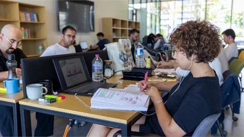 GENÇLERİN BULUŞMA NOKTASI; BÜYÜKŞEHİR OKUMA SALONLARI