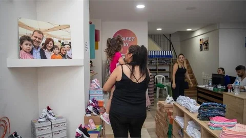 MERSİN BÜYÜKŞEHİR’İN KIYAFET EVLERİ ÇOCUKLARI BEKLİYOR