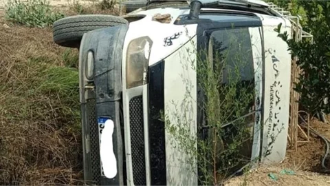 TARSUS'TA ARAÇ KANALA DEVRİLDİ: 4 YARALI