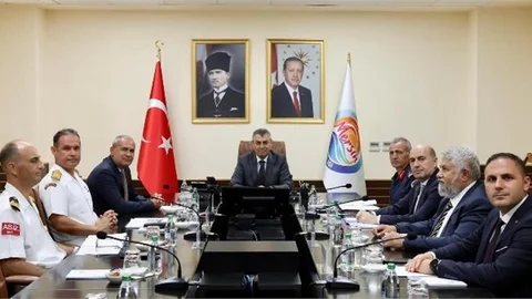 MERSİN'DE GÜVENLİK VE ASAYİŞ DEĞERLENDİRME TOPLANTISI GERÇEKLEŞTİRİLDİ