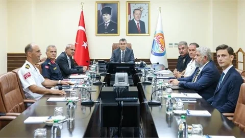 MERSİN'DE 1075 ARAÇ TRAFİKTEN MEN EDİLDİ, ARANAN 707 ŞAHIS YAKALANDI