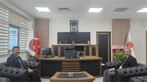 KAYMAKAM AKYÜZ'DEN ADALET KOMİSYONU BAŞKANI AKBUCAK'A "HAYIRLI OLSUN" ZİYARETİ