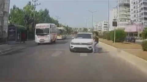 Mezitli’deki Yaya Kazası Araç Kamerasına Böyle Yansıdı