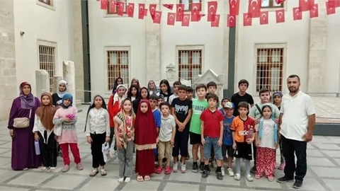 Tarsus'ta Kur'an Kursu Öğrencileri Tarsus Müzesini Gezdi