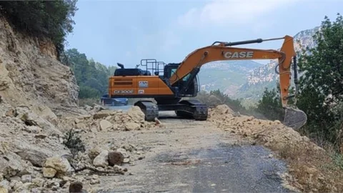 Yalamık Mahallesi Yolu Büyükşehir Ekiplerince Genişletiliyor