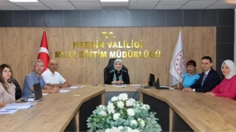 Mersin İl Milli Eğitim Müdürü Fazilet Durmuş Başkanlığında "Sağlıklı Gelecek İçin Okul Sağlığı Farkındalığı Projesi" Değerlendirme Toplantısı Gerçekleştirildi