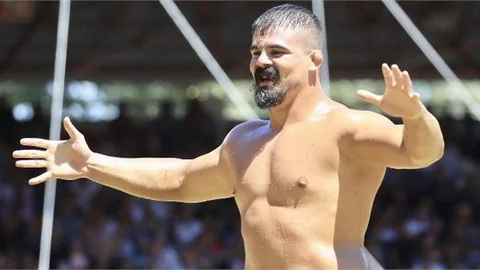 "Çamlıyayla'da Karakucak Güreşleri Heyecanı"