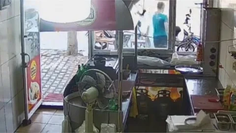 Mersin'de İşyeri Önünde Bisiklet Hırsızlığı