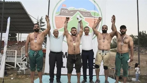 Çamlıyayla'da Karakucak Güreşleri İle Tarihi Bir Gün Yaşandı