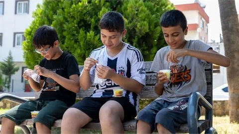 Çocuklar Büyükşehir’in Limonlu Dondurması İle Serinliyor