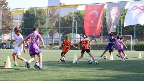 Mersin Büyükşehir’den Yıl Boyu Ücretsiz Futbol Kursu