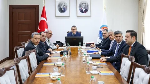 Vali Toros'tan Değerlendirme ve Koordinasyon Toplantısı