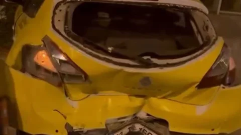 Mersin'de Park Halindeki Taksiye Çarpıp Kaçtı